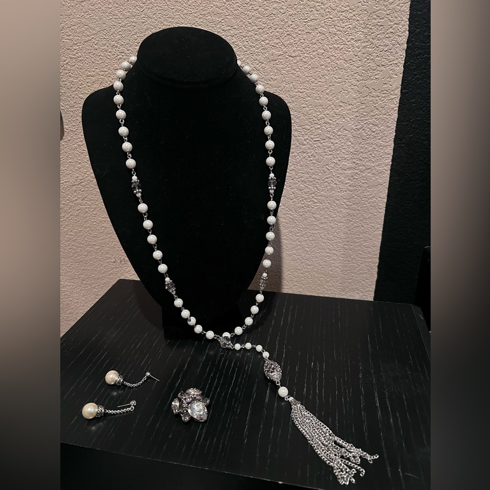 Elegant Silver and Pearl tassel - Picture 1 of 5